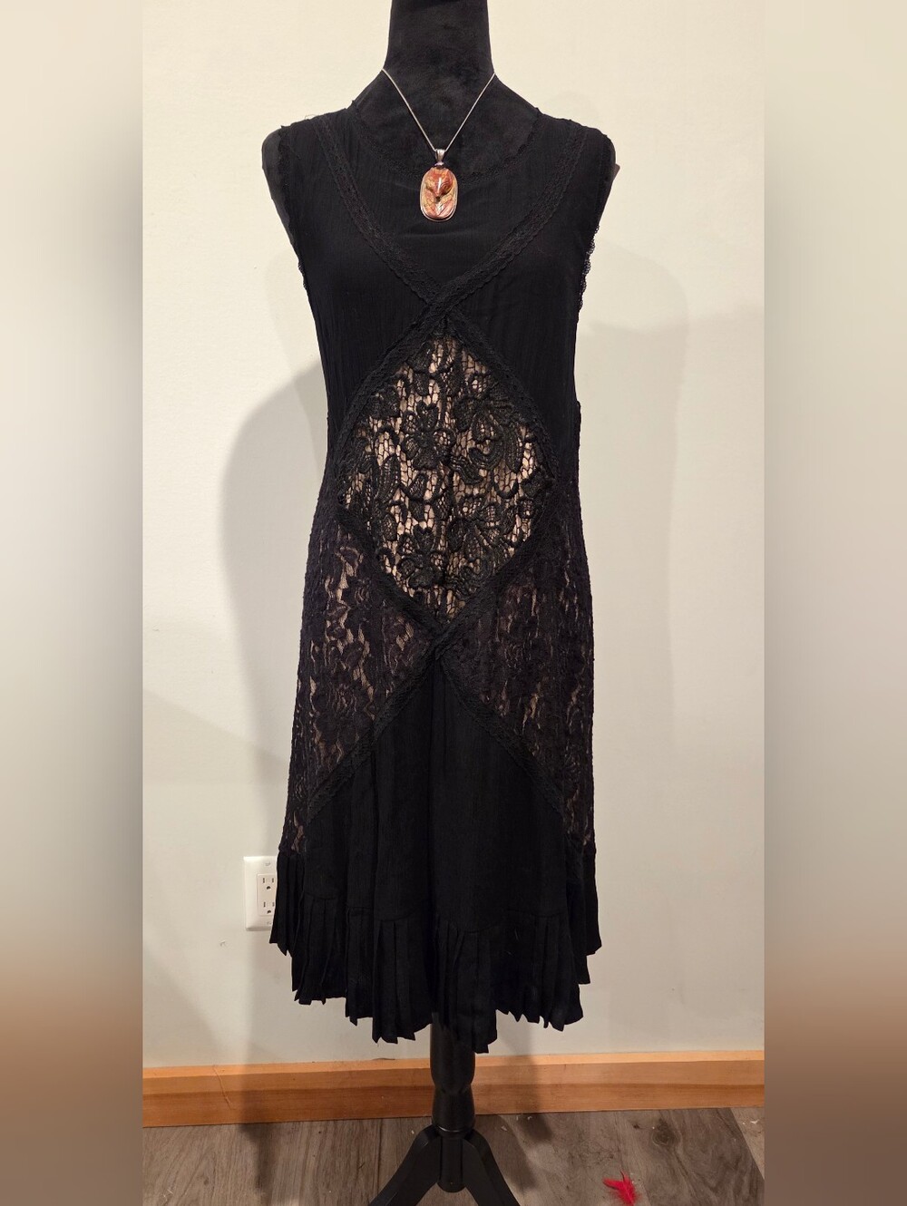 Black Lace Panel Sleeveless Women's Dress